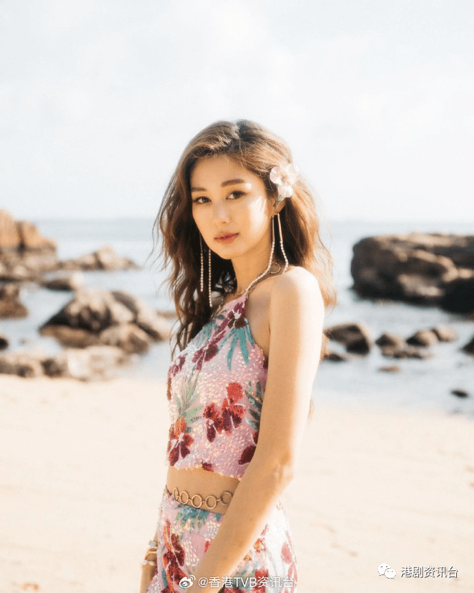 38岁岑丽香加国带子行街!2岁细仔胀卜卜吃雪糕超可爱_juju_零食_妈咪