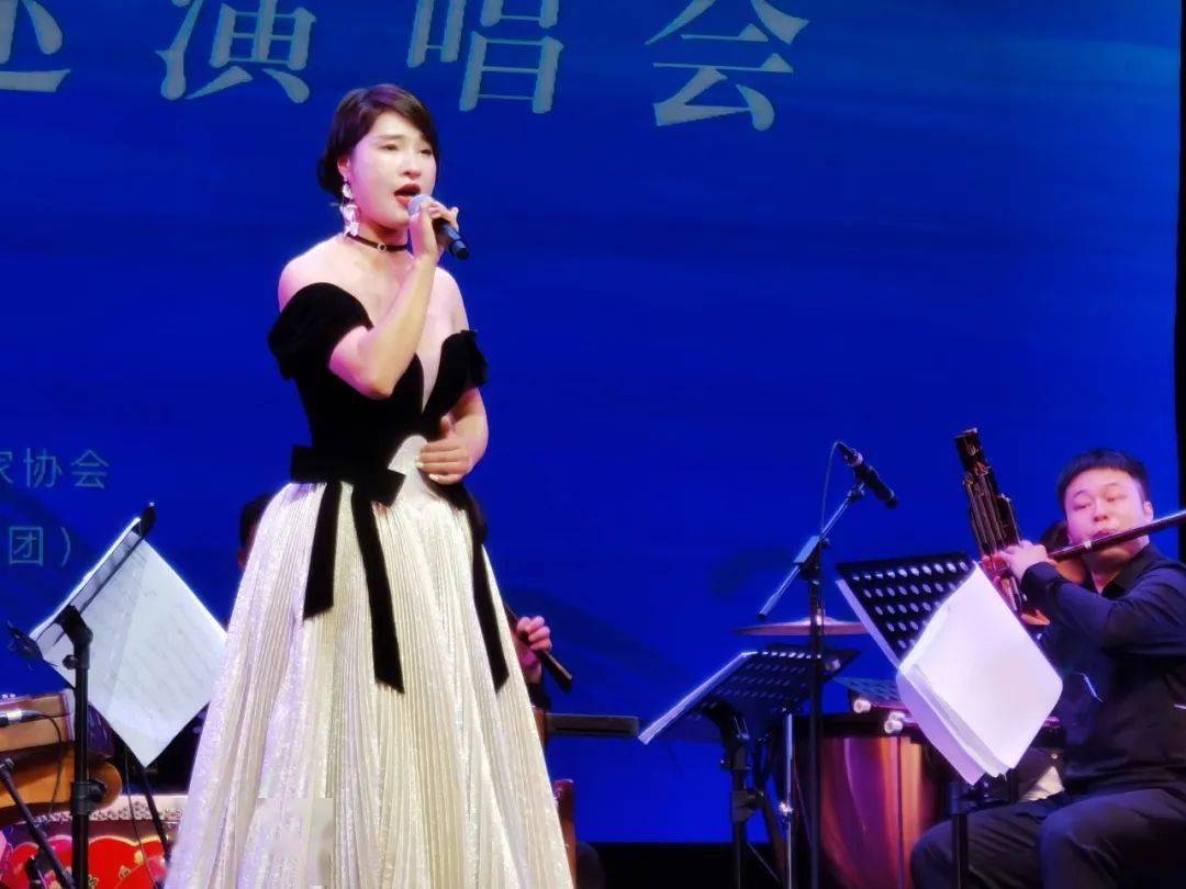 随后,来自丽水缙云的周瑞仙,金华市区的吴春桃分别带来了《杨门