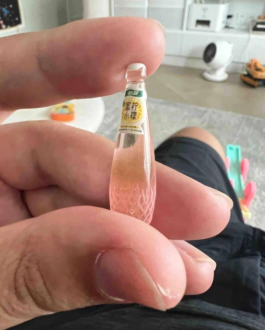 农夫山泉1.5毫升迷你装,网友:送了个次抛?_品牌_促销_套路