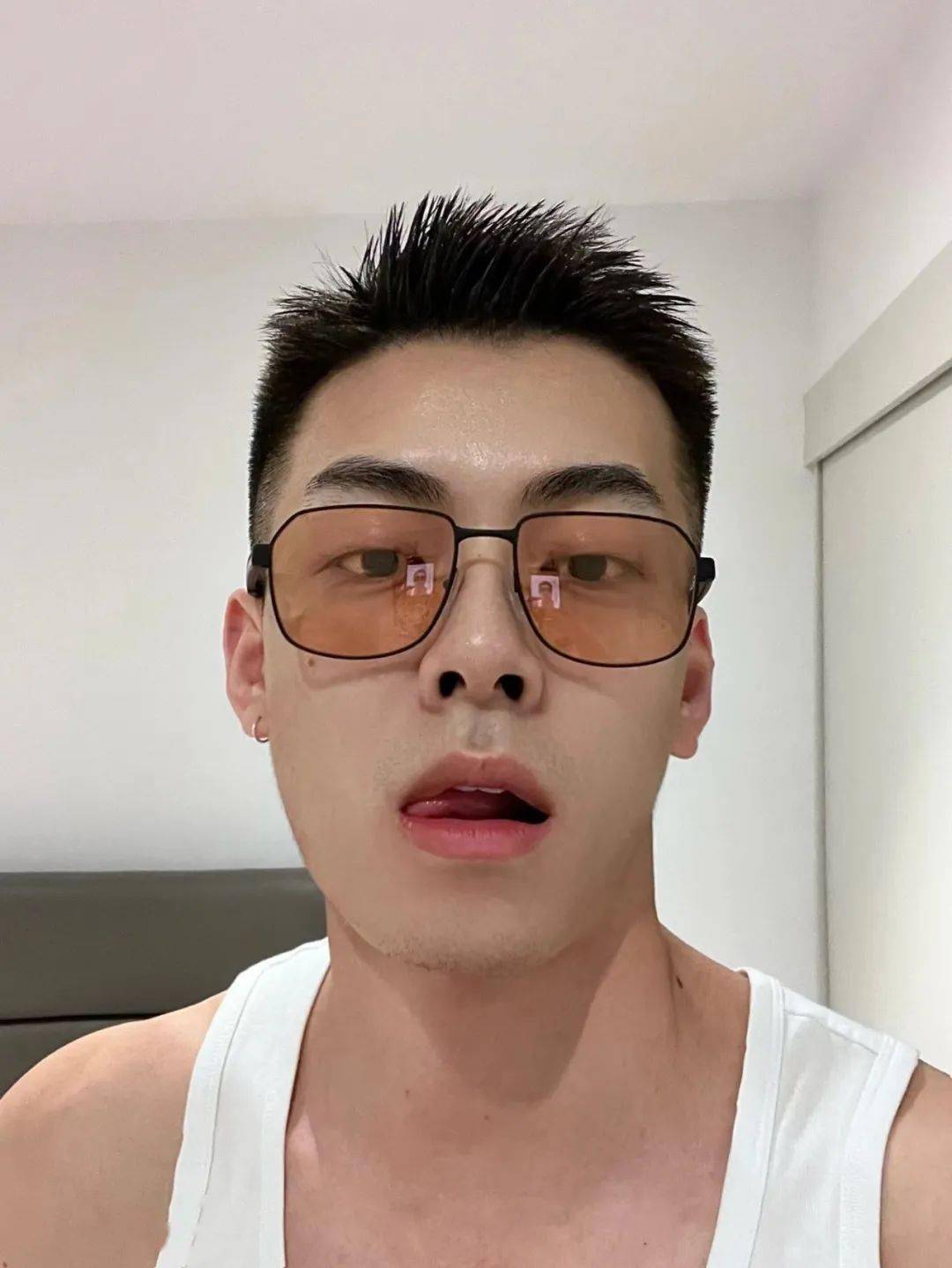 炎炎夏日男生短发必剪