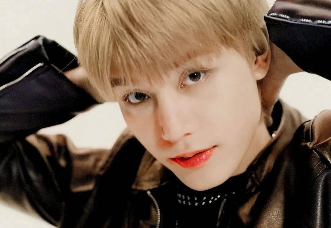 lisa与绯闻男友-zb1首尔演唱会-华莎将回归-67文泰一因骨折缺席演唱