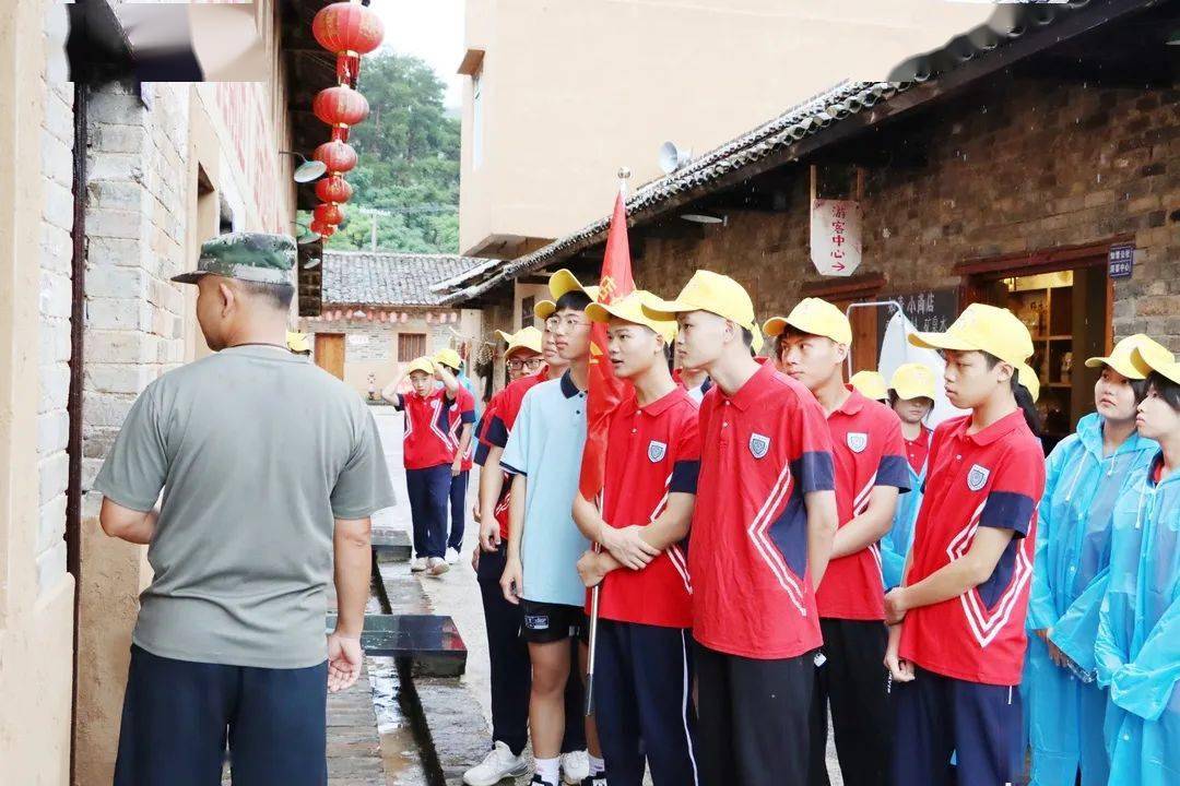 贺州市现代高级中学开展"寻红色足迹,做时代青年"走进富川探寻民族