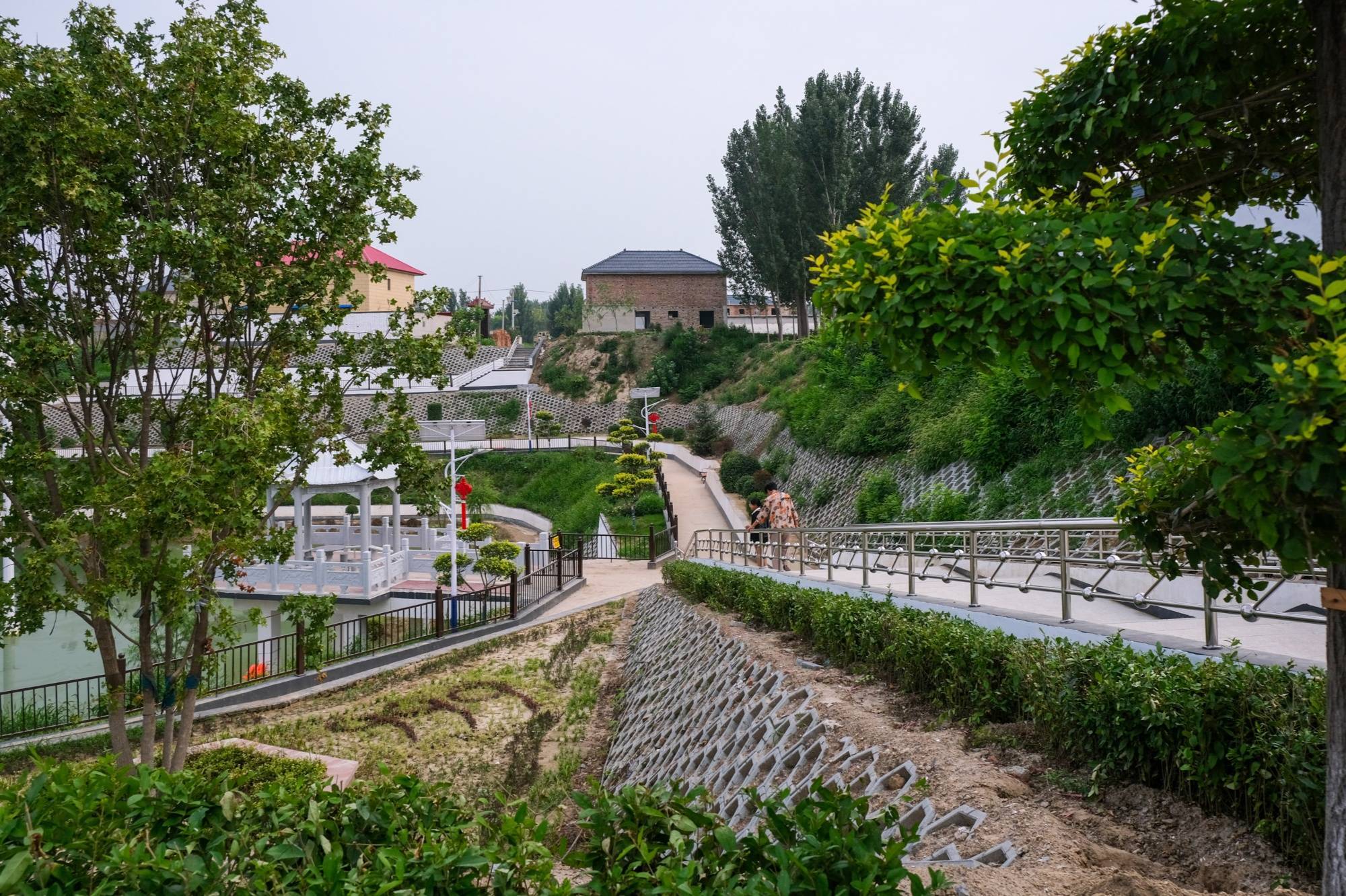 保定高阳:32个乡村坑塘换新颜 成村民休闲好去处_公园_西柳村_庞超英