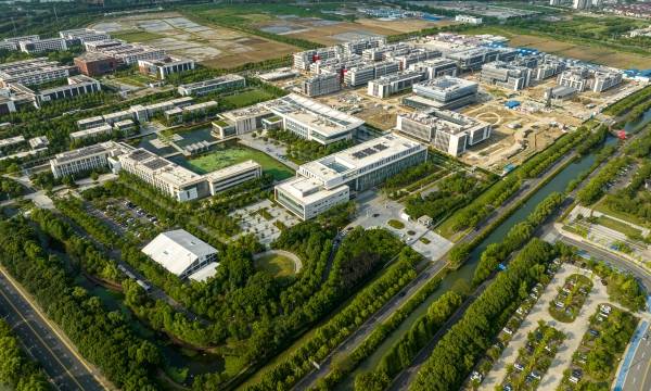 昆山杜克大学迎来成立十周年_发展_校园_合作