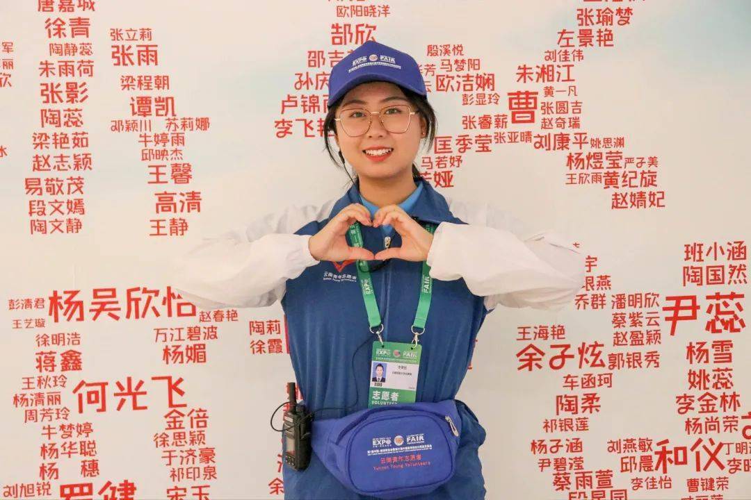 在第7届南博会的前期筹备工作中,南博会志愿者工作部的老师们身体力行