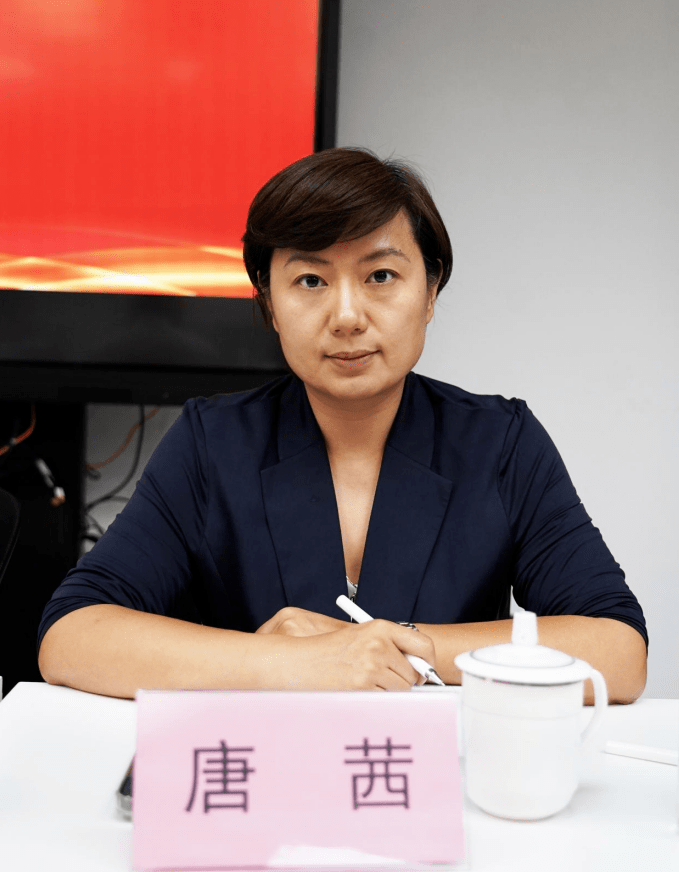 中国房地产业协会产业协作委员会副秘书长唐茜研讨会期间,与会嘉宾们