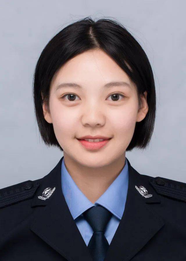 警校女生警花图片