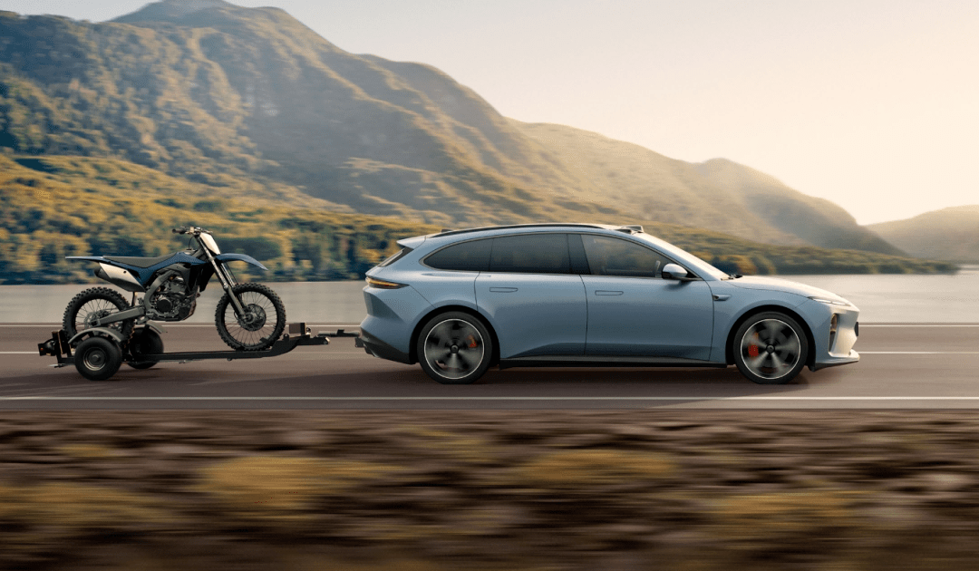 外观方面,蔚来et5t采用了蔚来最新家族式"design for ad"设计理念打造