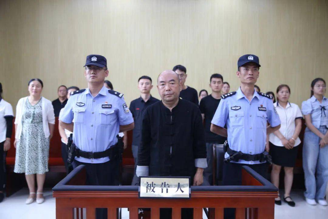 单独及伙同他人受贿超九千万,甘肃岷县原县委书记郭世杰被判无期_被告