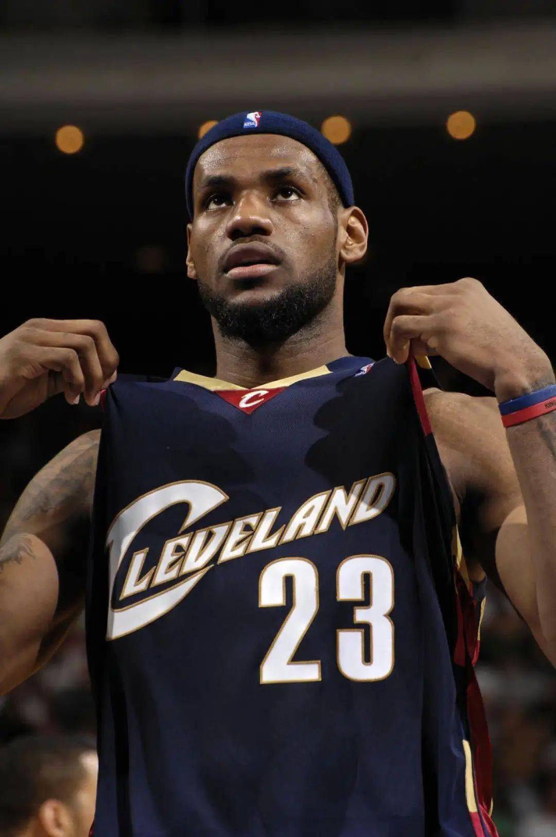 从骑士1.0时期,詹姆斯成长为两届常规赛mvp,便开启了自我追逐之路.