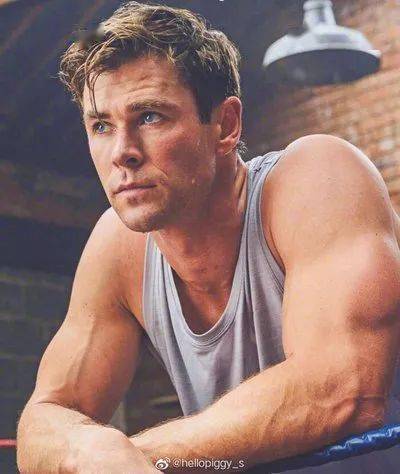 "雷神"晒肌肉照却被群嘲:这腿太离谱了!_健身_网友_身材