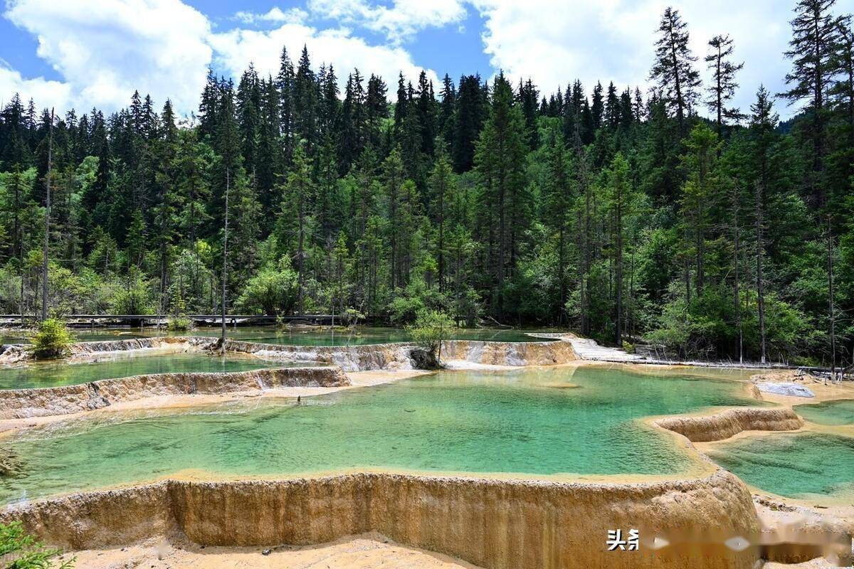 中新社:四川九寨沟县神仙池风景如画_观光_漳扎镇_大录乡