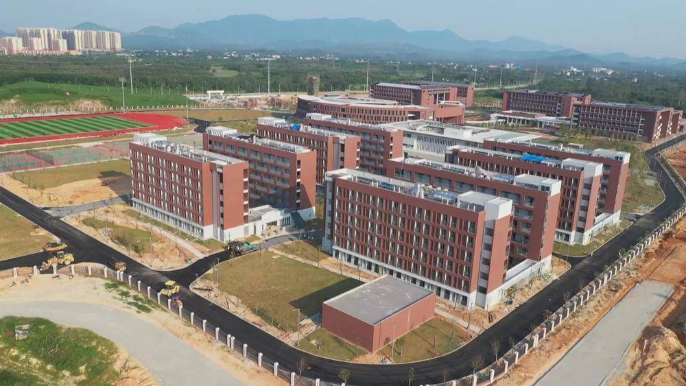 在阳西一中新校区,办公楼,教学楼,宿舍楼,餐厅,功能室,实验室,多媒体