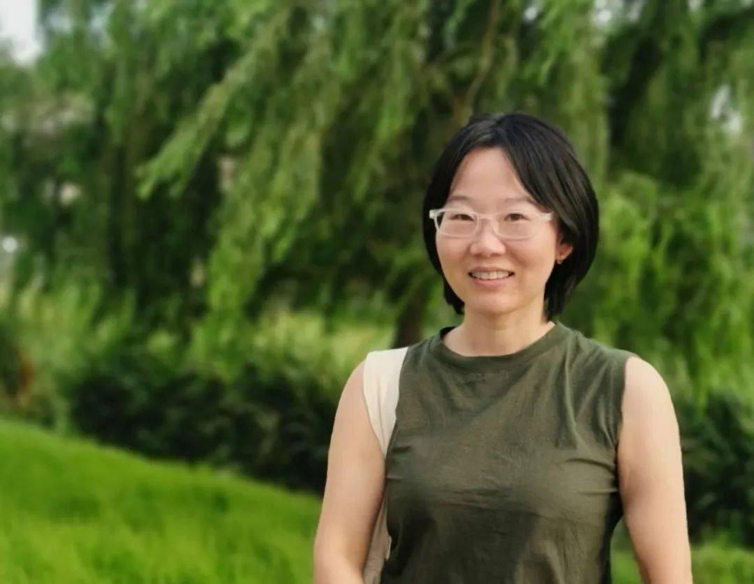 整个秋天我都在想着爱情的事 | 李娟《乡村舞会》_西拉_水渠_泥巴