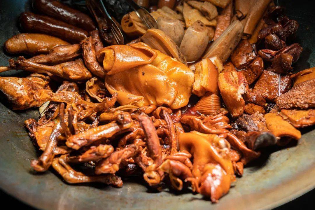 现卤现炸：美食潮流背后的秘密