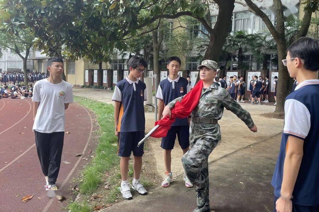 以使命 护国旗·元培面貌 青春力量 ——记元培中学教育集团2022级