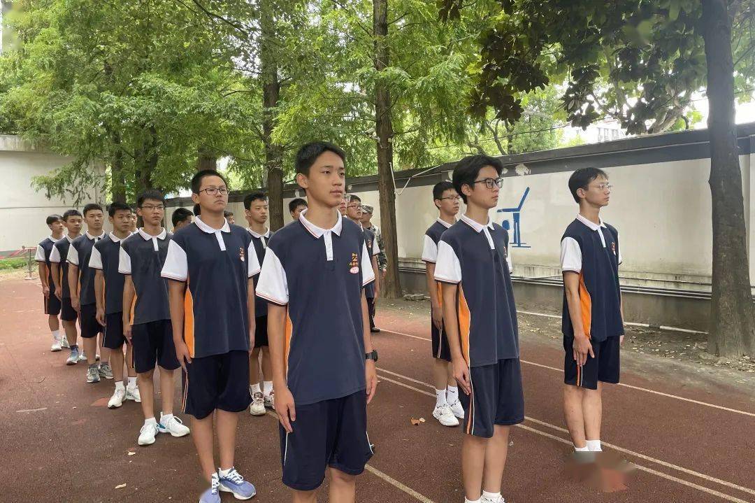 以使命 护国旗·元培面貌 青春力量 ——记元培中学教育集团2022级