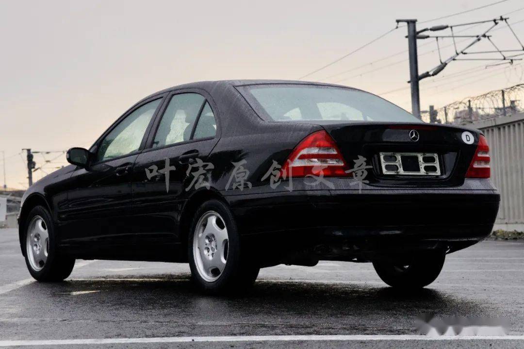国内老车收藏者的投稿在哈尔滨的欧规2002款手挡奔驰c240