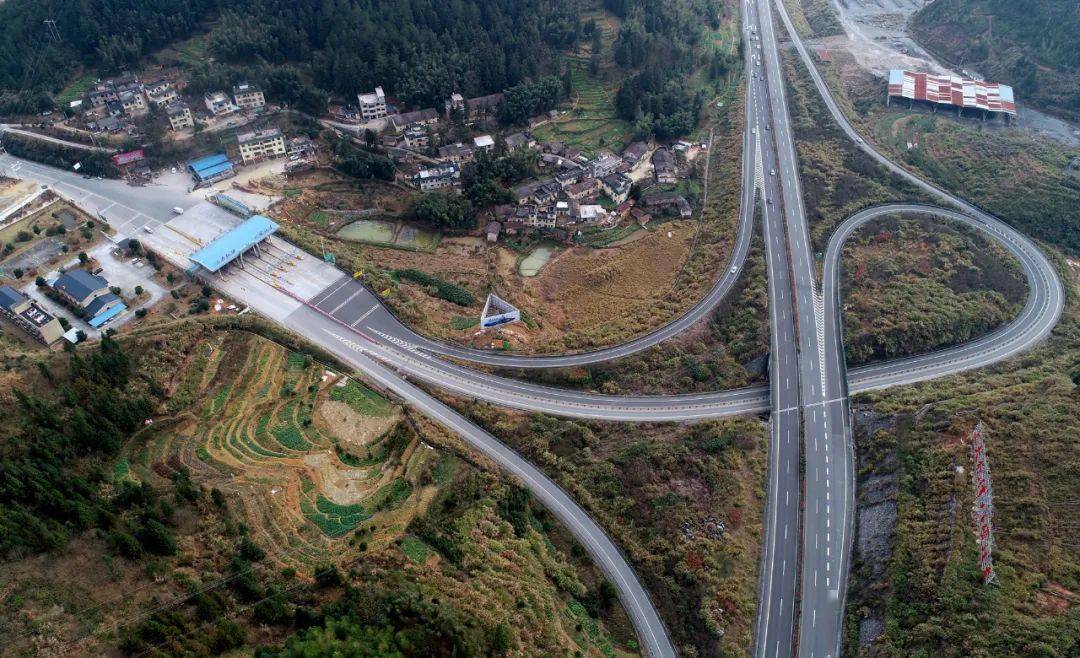 2013年12月,s11平汝高速炎汝段建成通车,结束了桂东没有高速公路的