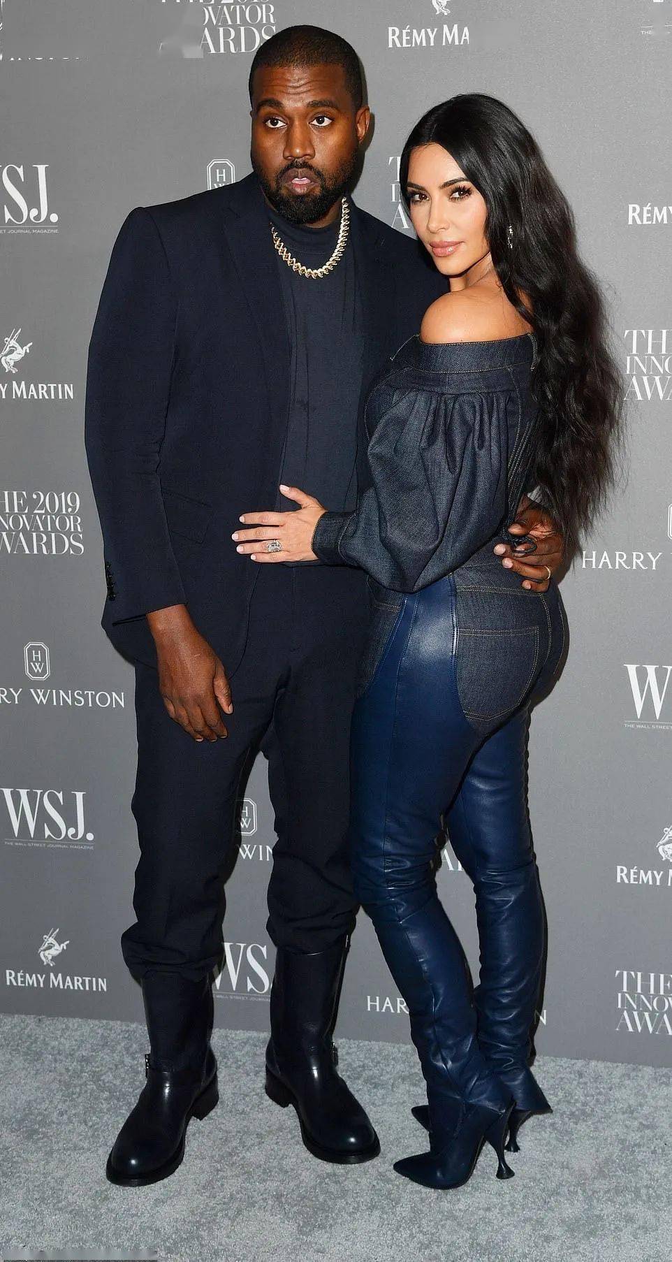 比安卡和侃爷意大利出行几乎全裸,两人穿衣风格越来越诡异,网友:被