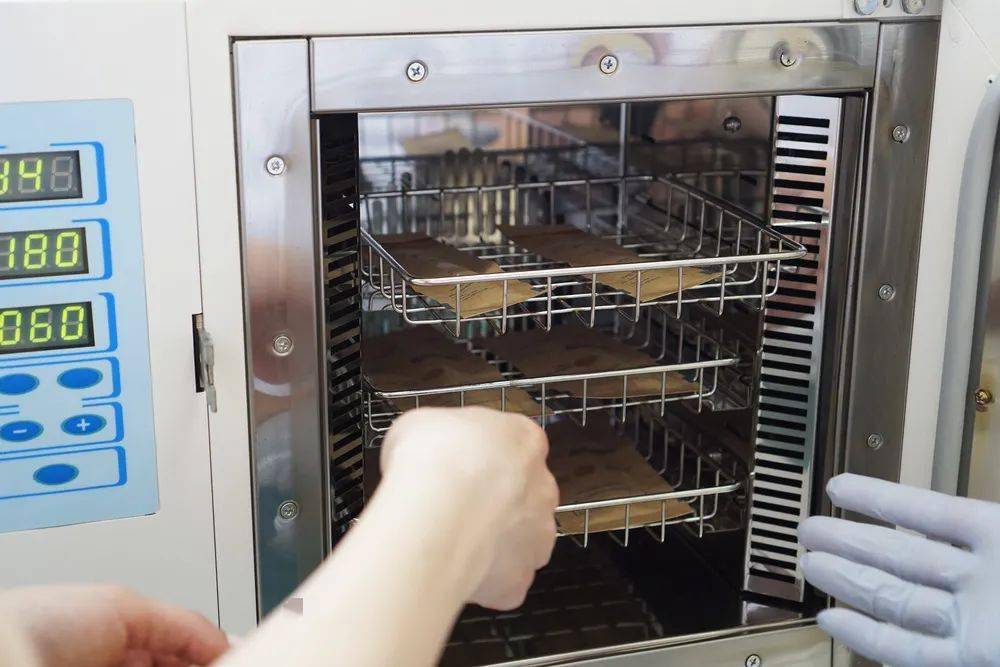 比如干热灭菌法,如果加热到160～170℃,则需要持续烤120分钟以上才能