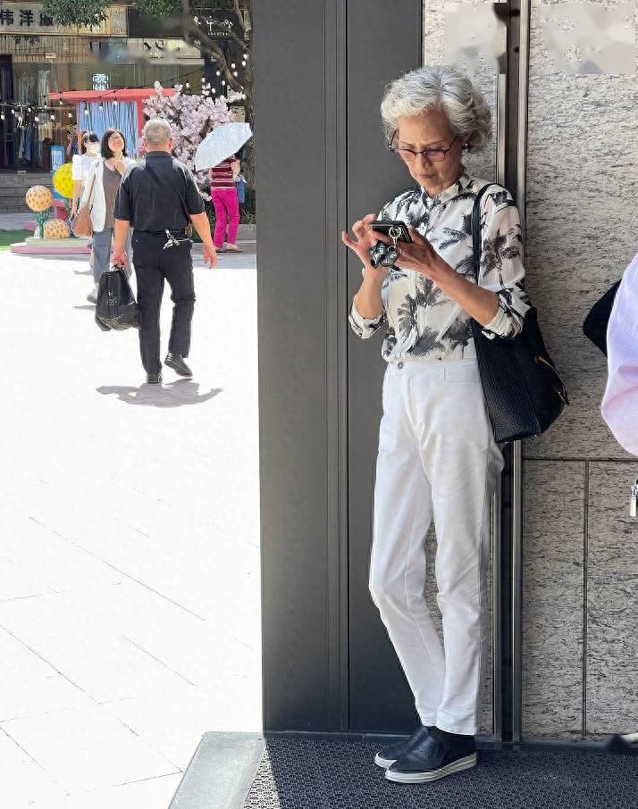 中国大妈穿搭3大雷区:老年装,老年色,老年配,看看你踩雷了没