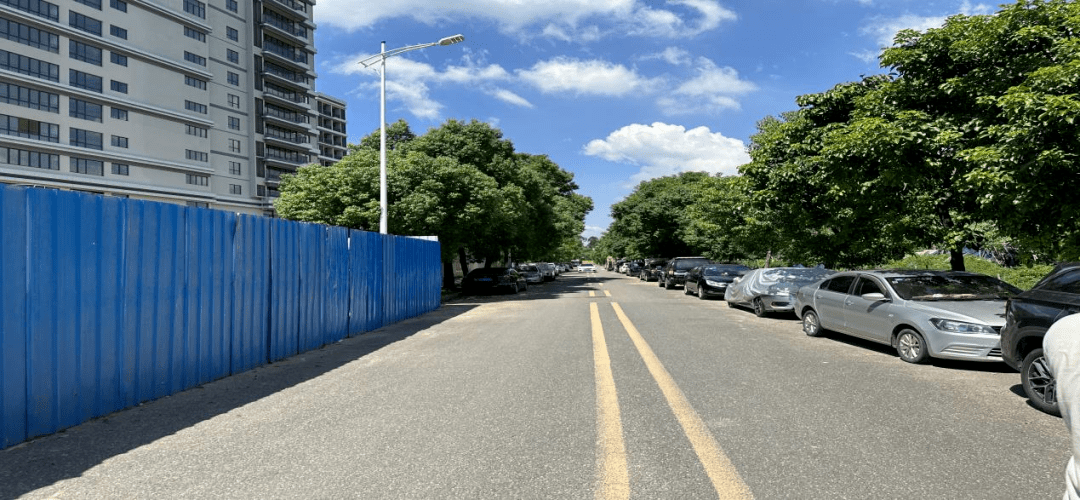 因大朗镇黄草朗小学新校区上下学期间交通车流量大造成交通拥堵,为