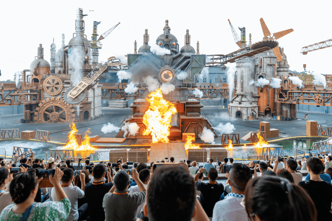03电影质感穿越枪林弹雨,水陆空轮番上演电影和实景特技秀完全是两种