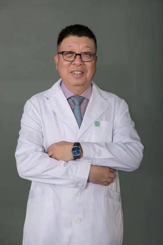 为患儿主刀手术决定动身前往河南北京儿童医院骨科主任张学军教授同时
