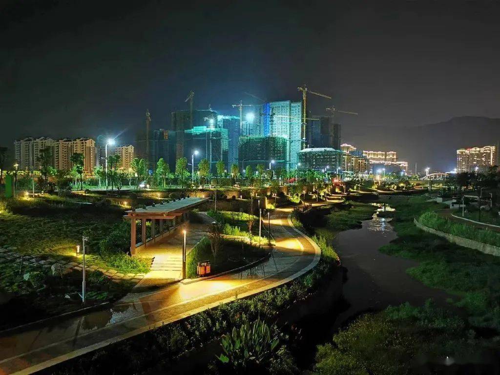 城市增添不少温暖那身临其境的福安街景如果说远瞰的福安夜景是夜色下