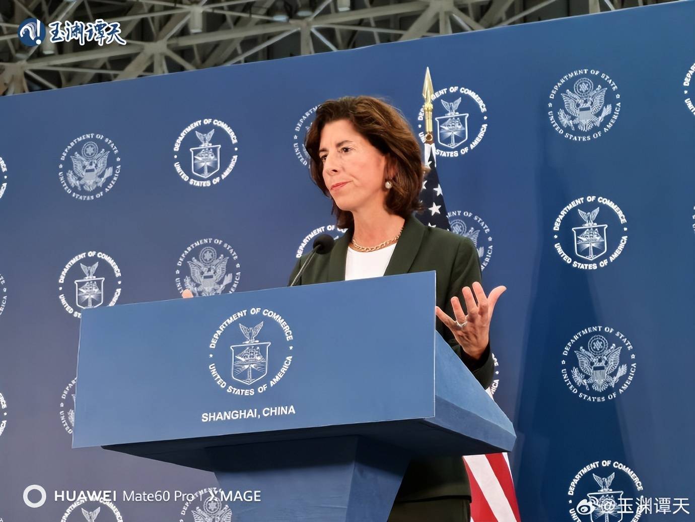 美国商务部长雷蒙多召开发布会，称“持乐观的态度离开中国”_搜狐网