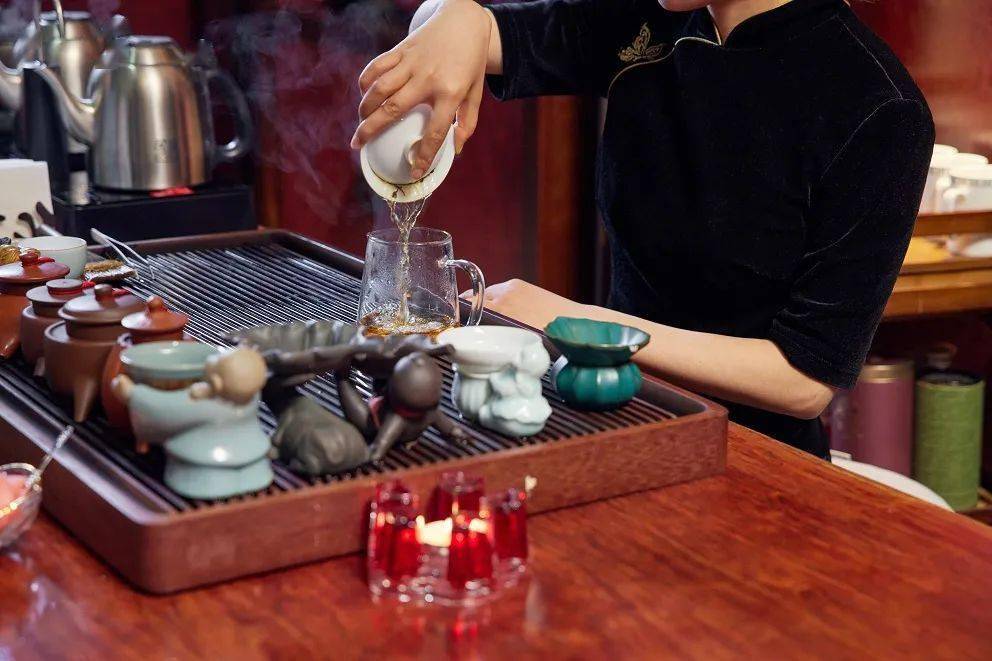 茶为水,水为财 | 为什么成功人士都喜欢喝茶?_龙润茶_春晖_进行