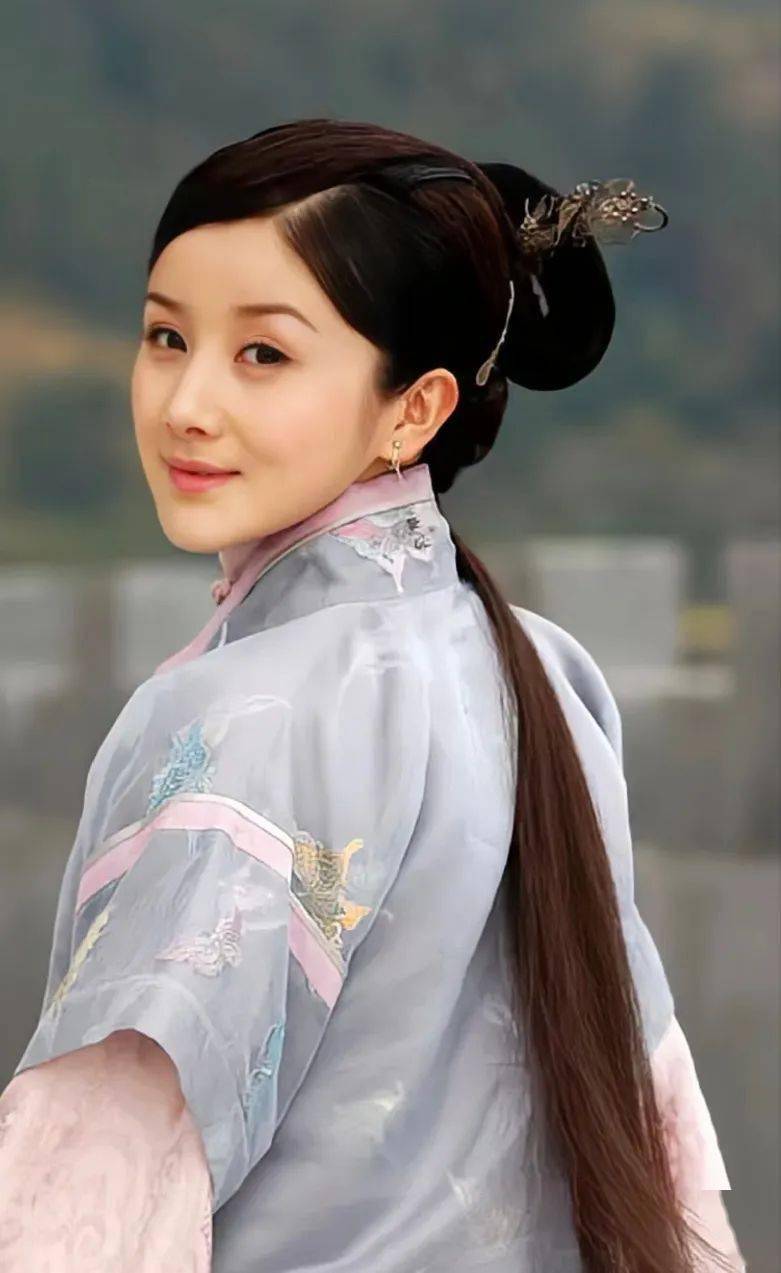 古装第一美女遭导演霸凌?孟美岐洗白?王一博被于适替代?