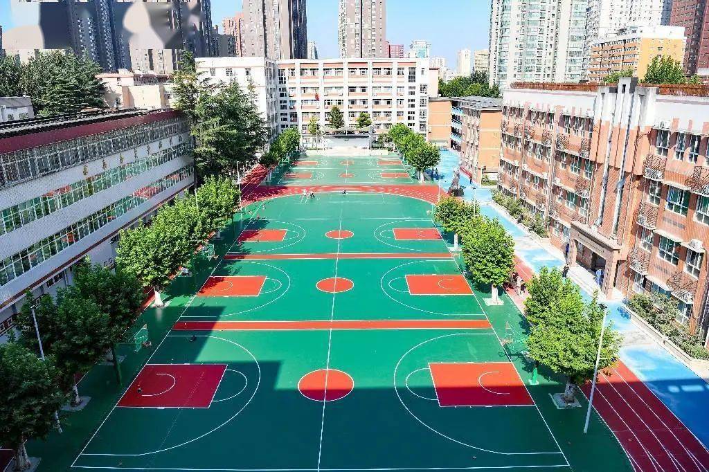 西安市黄河中学旧貌换新颜 学生:"艺体综合楼像个大宝藏"_操场_改造