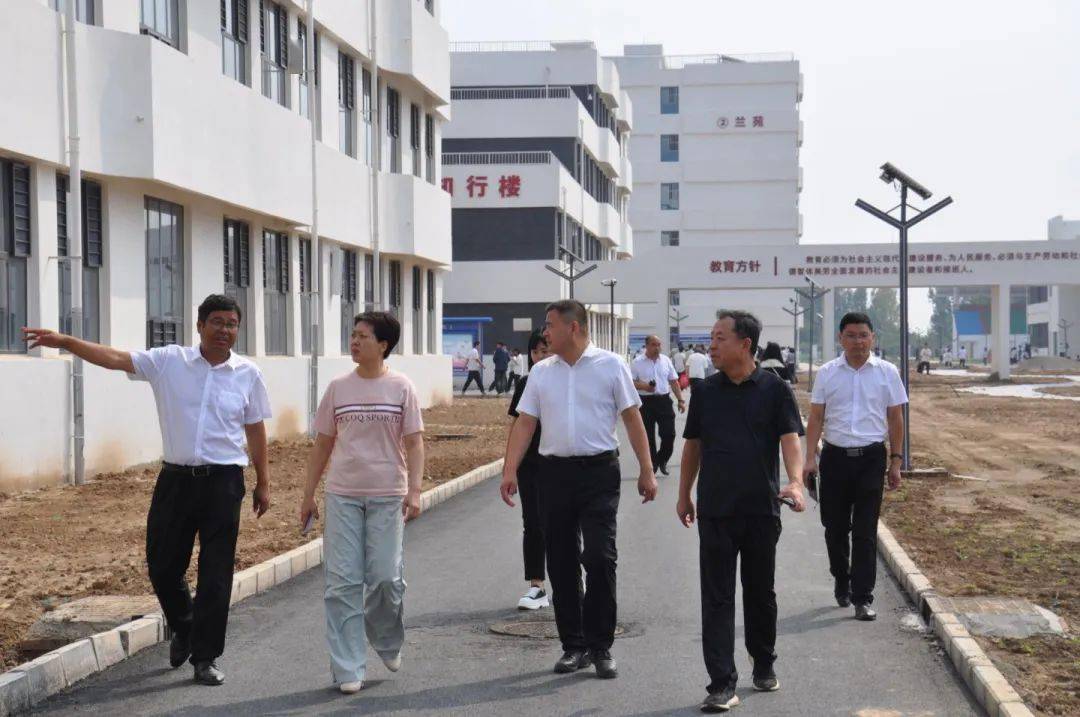 以"心"迎新,满"新"欢喜|政府副县长胡桂芹到我校进行开学督导检查