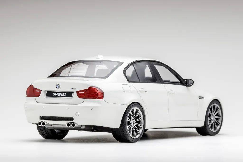 罕见的4门m3 e90,gts 1/18树脂模型试玩_搜狐汽车_搜狐网