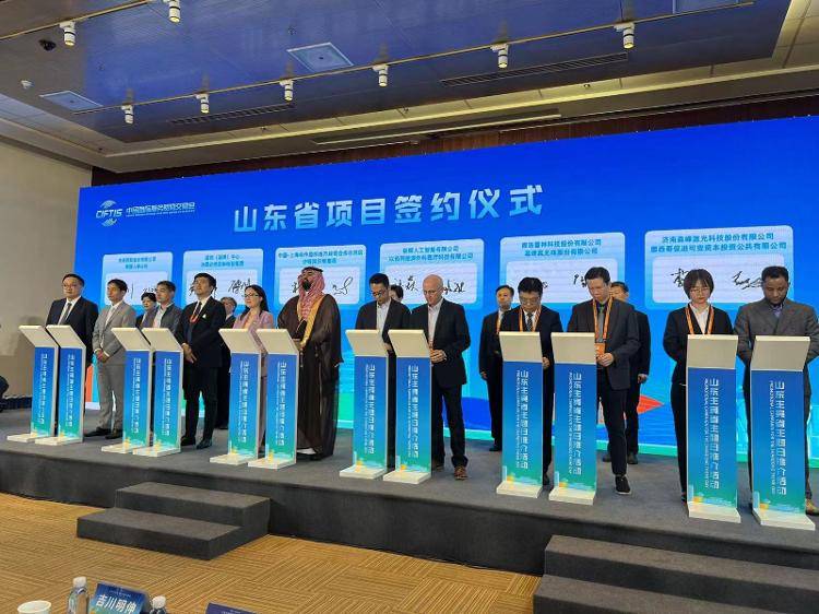山东服贸会上结“硕果”：现场签约6个项目，签约金额近7000万美元_服务_的贸易_合作