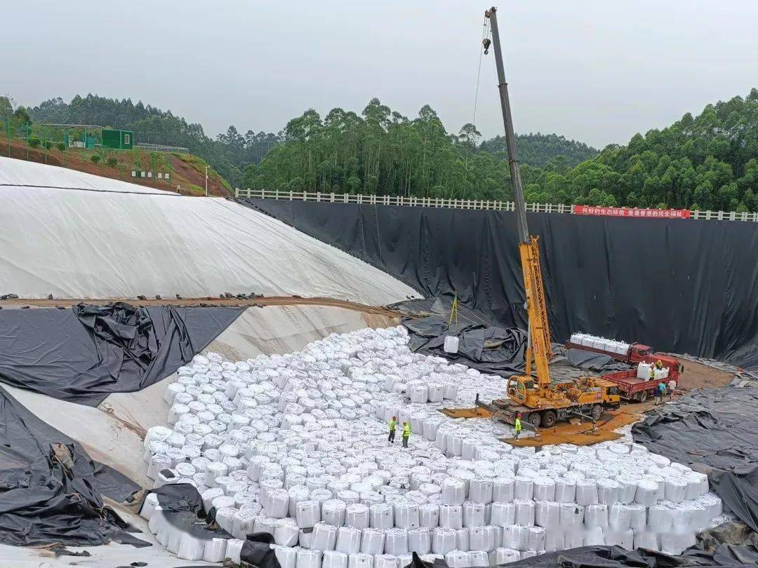 经过三个月试运行,这个生活垃圾应急填埋场正式投用_乐山_进行_预处理