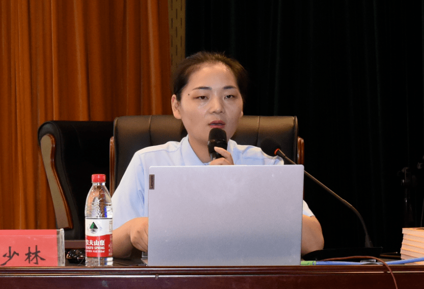 9月4日,泗阳县司法局联合县教育局,邀请众兴司法所所长,法治副校长王