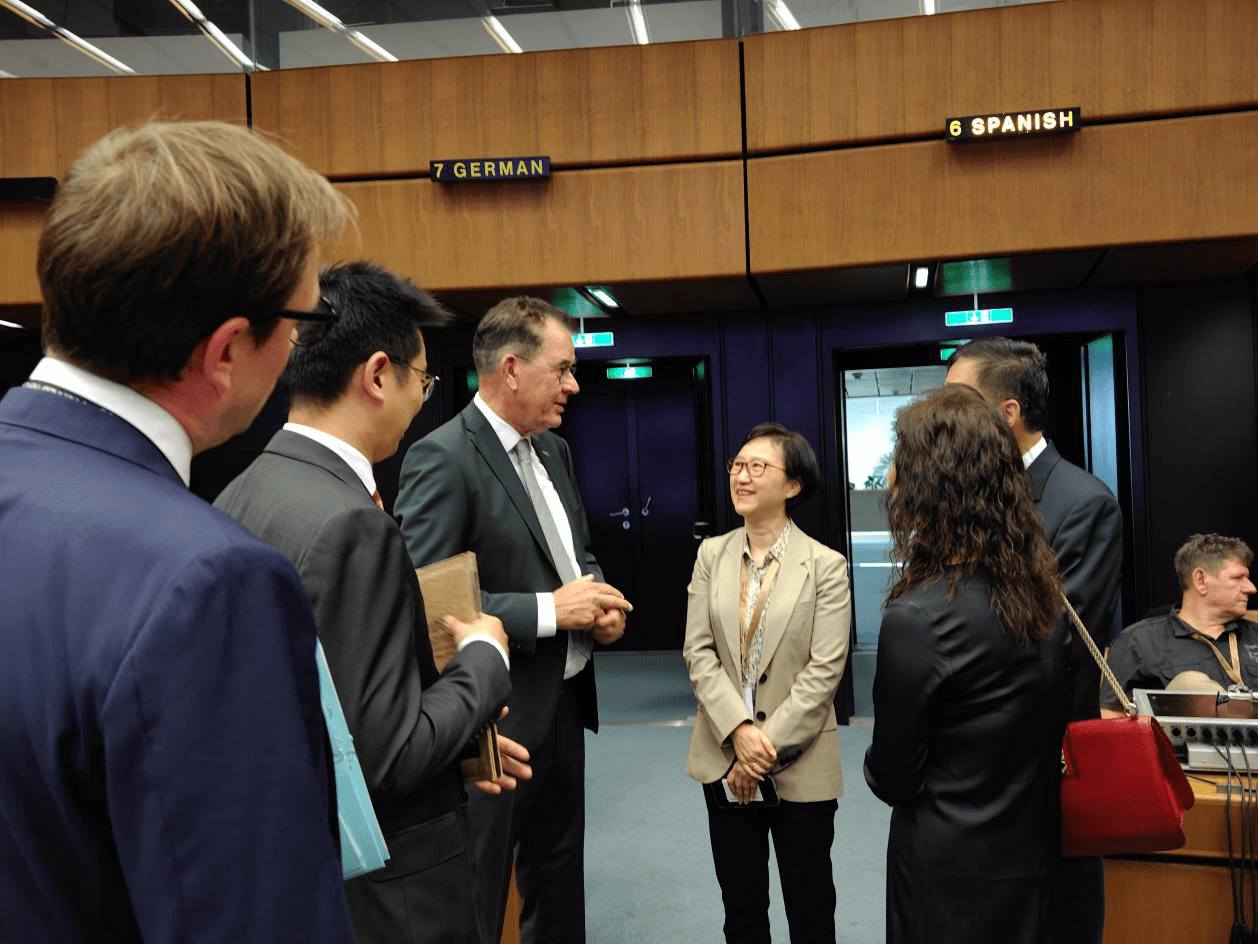 活动期间,张亚立与联合国工业发展组织总干事格尔德