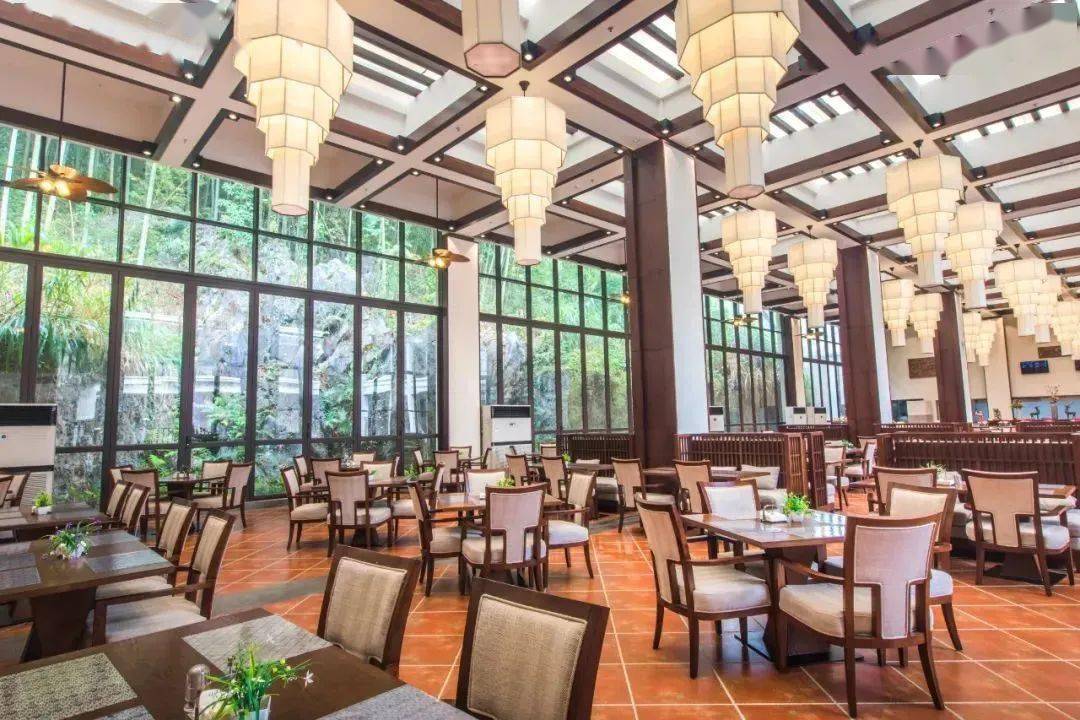 秋冬养生打卡韶关蓝山源住进森林里,40多个温泉池,瀑布浴不限次泡