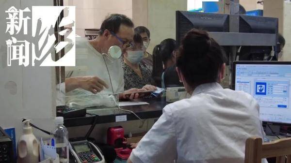 上海这所三甲医院，阿姨爷叔排队就挑这位挂号员：在这挂号，毛病好一半！