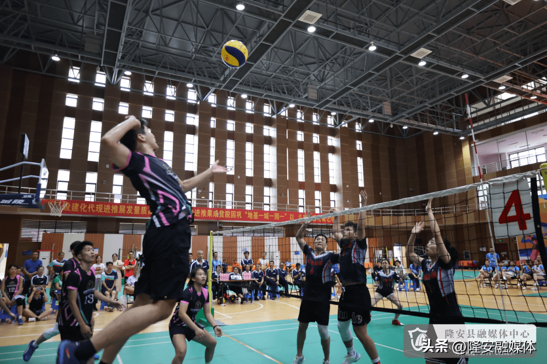 迎学青会61"广西北部湾银行杯"广西气排球超级联赛隆安赛区比赛圆满