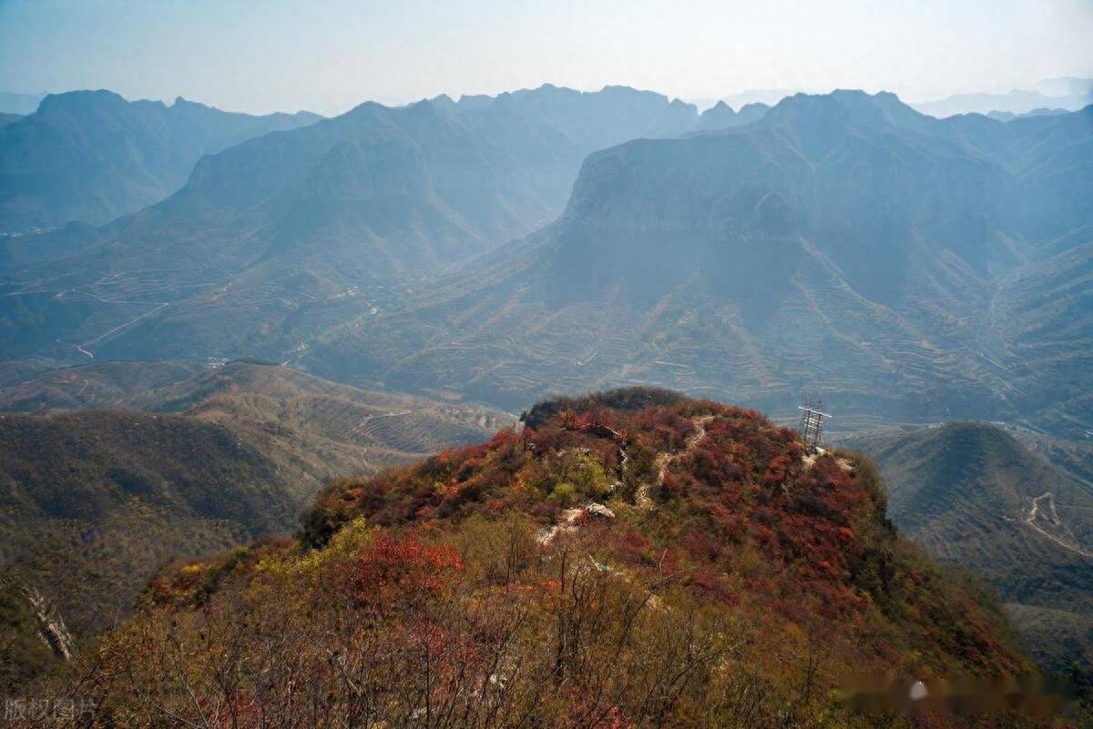 太行五指山又名五行山,位于太行山东麓,河北省涉县境内,因五座奇峰