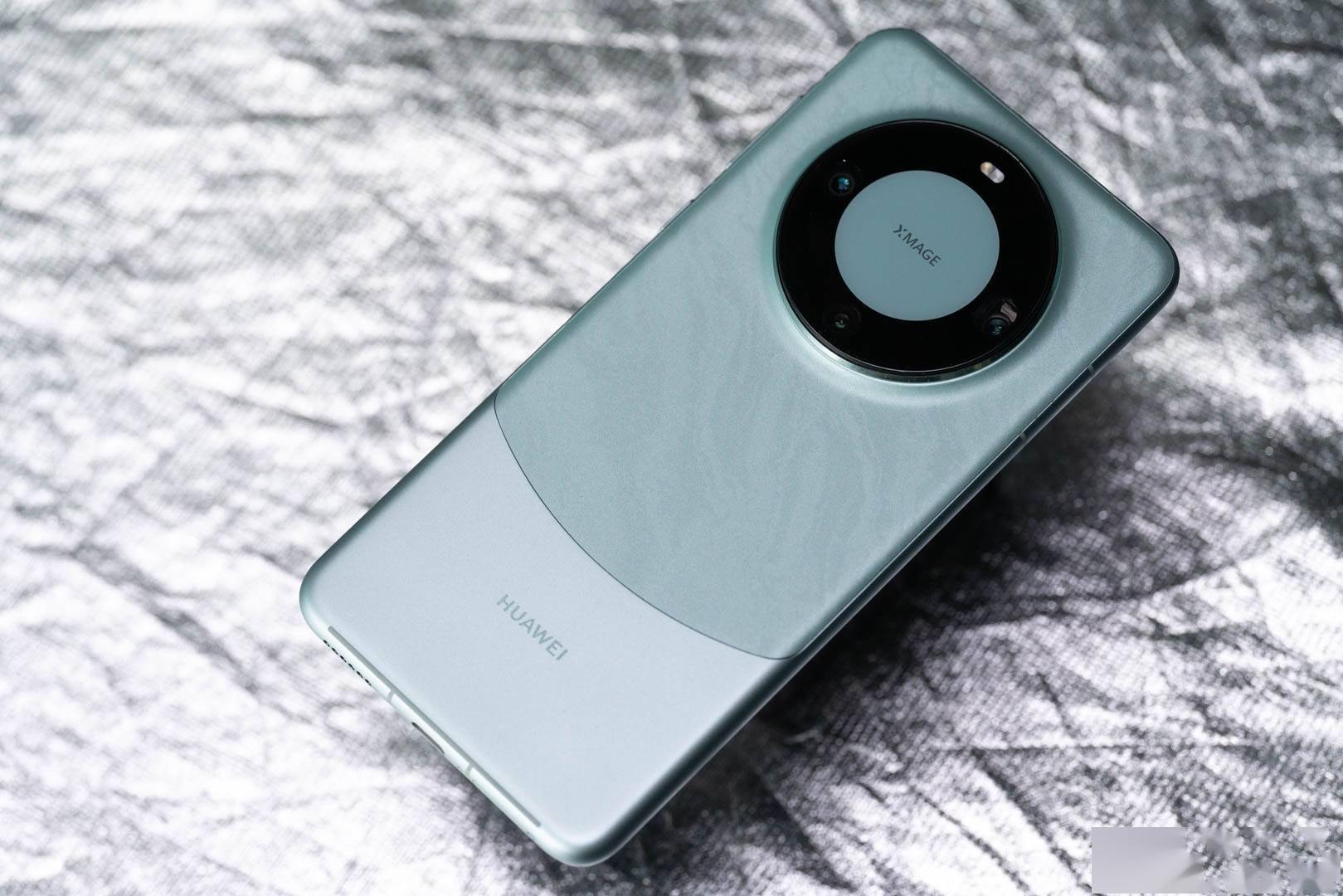 目前二手交易平台的现货加价基本稳定在500元左右.