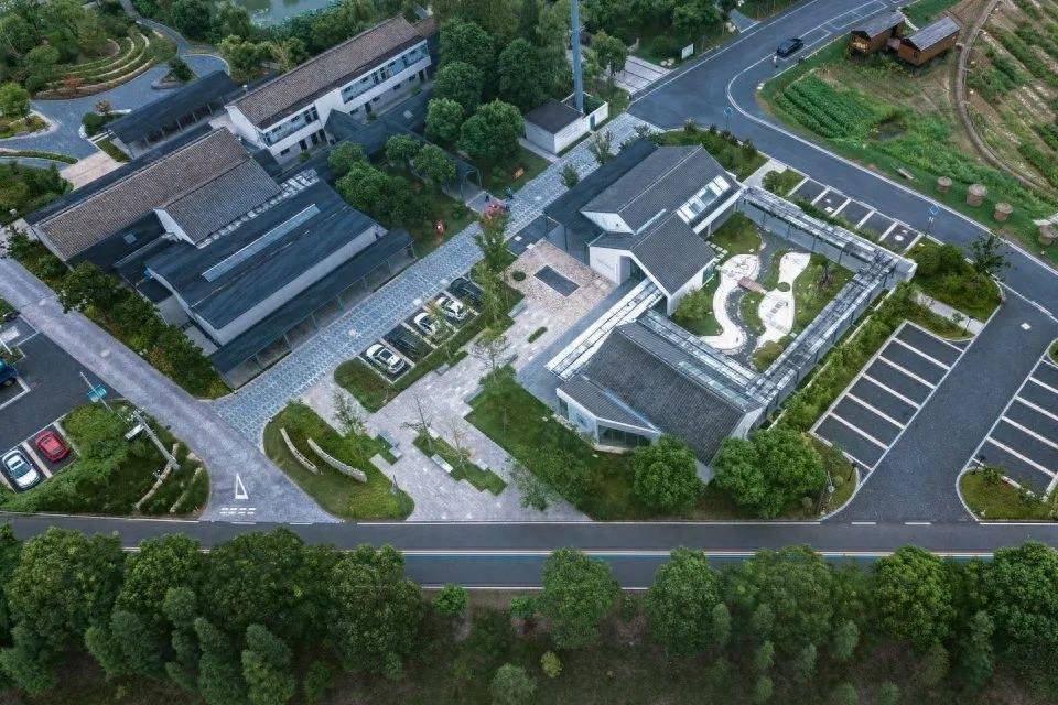 乡村设计 | 7个优秀的乡村游客服务建筑