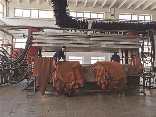 这地皮革企业拿下亿元订单!_肇源县_参展_发展