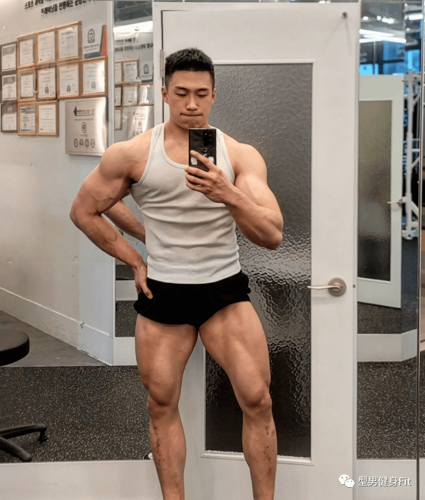 韩国小哥的麒麟臂真性感