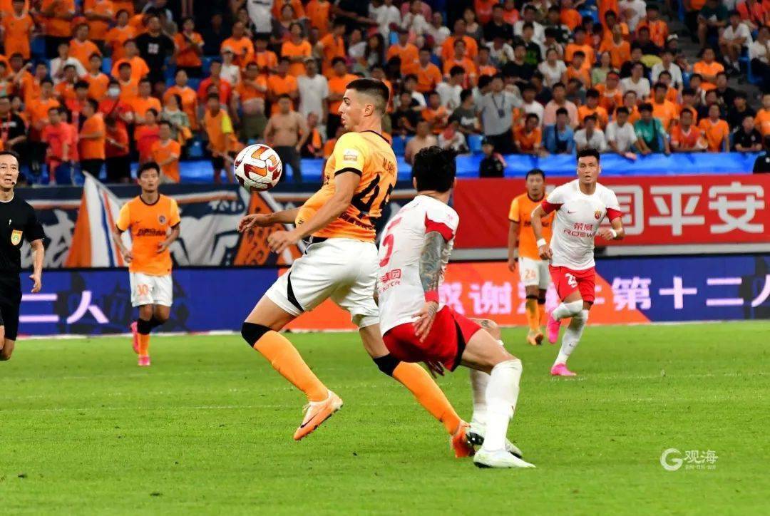 媒体聚焦 | 女足夺冠冲甲,男足多线奏凯,青岛职业足球迎来"大四喜"_西