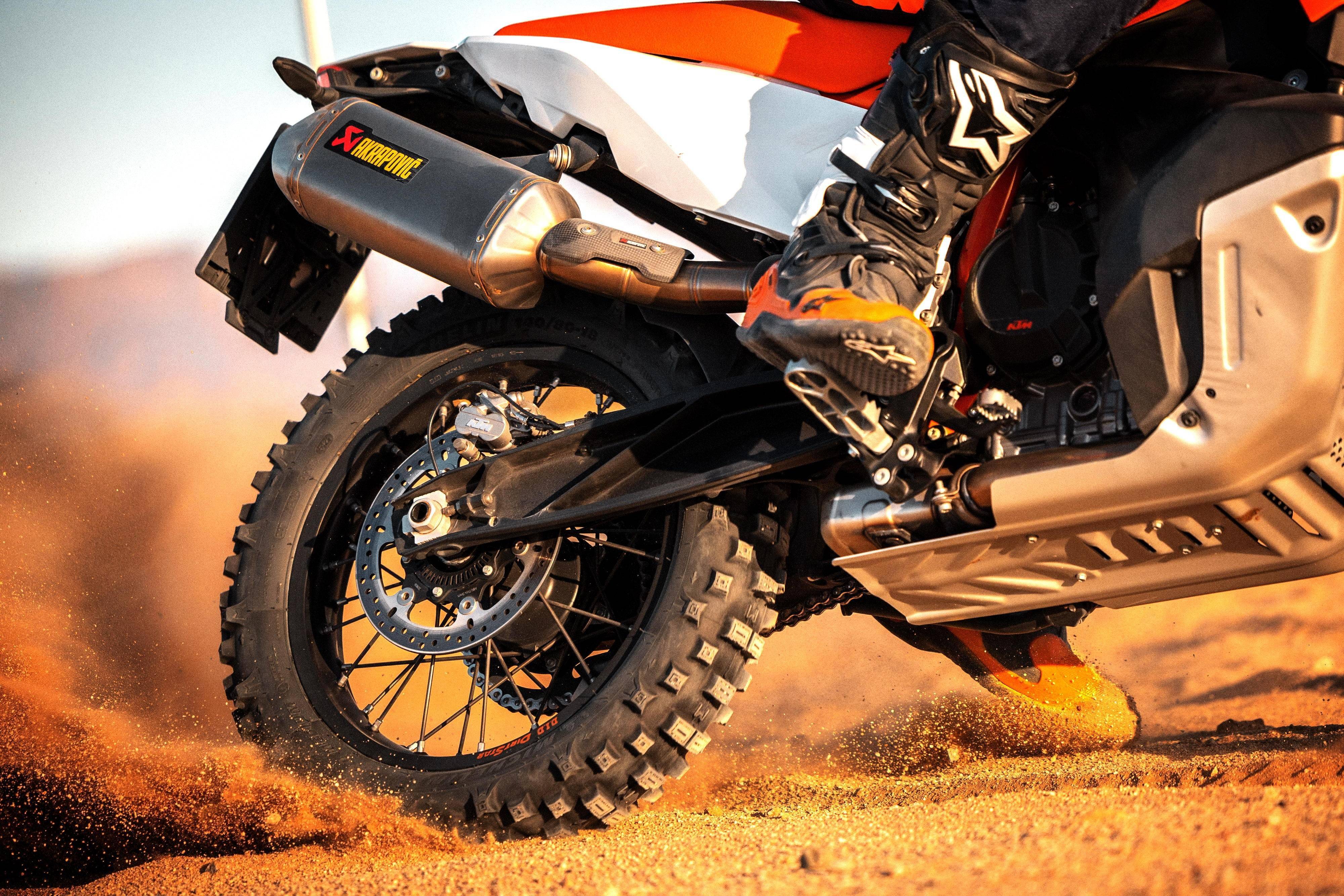 户外特写:ktm 890 adventure r rally 2024 拉力版